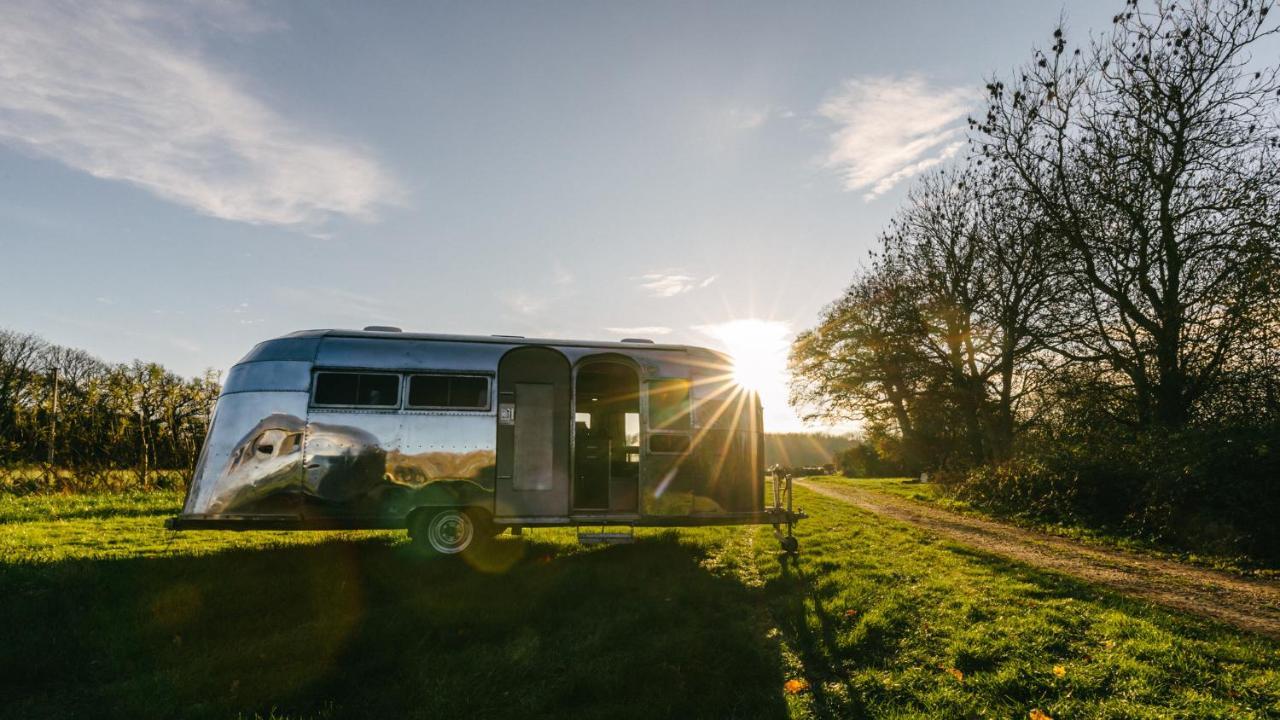 Silver Airstream Glamping & Rental Chichester Exterior photo