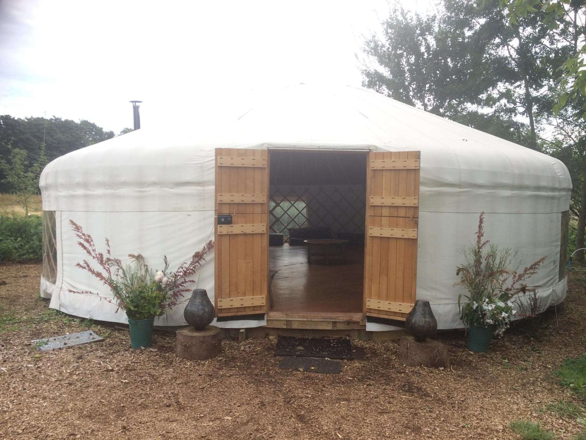 Silver Airstream Glamping & Rental Chichester Exterior photo