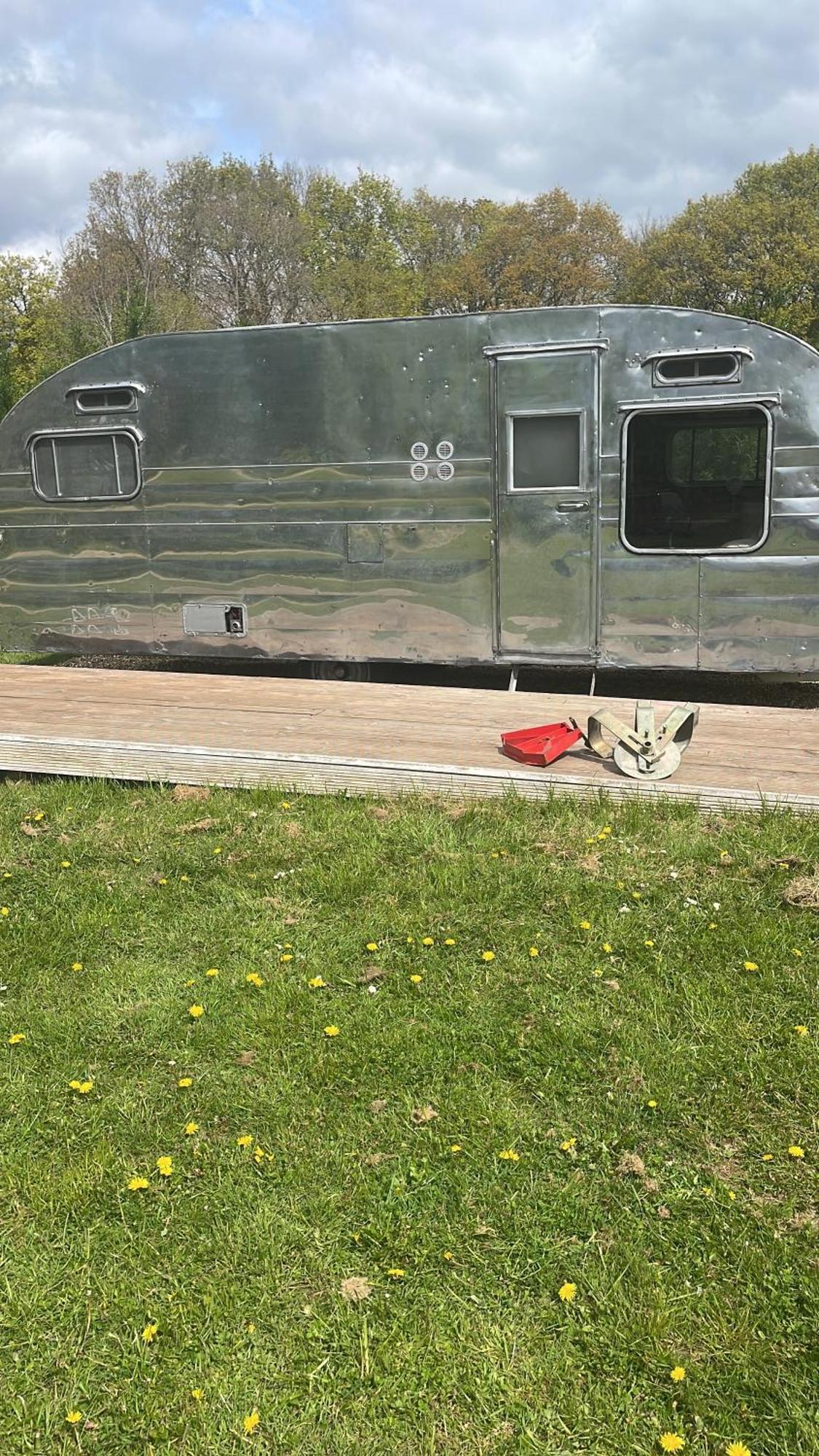 Silver Airstream Glamping & Rental Chichester Exterior photo
